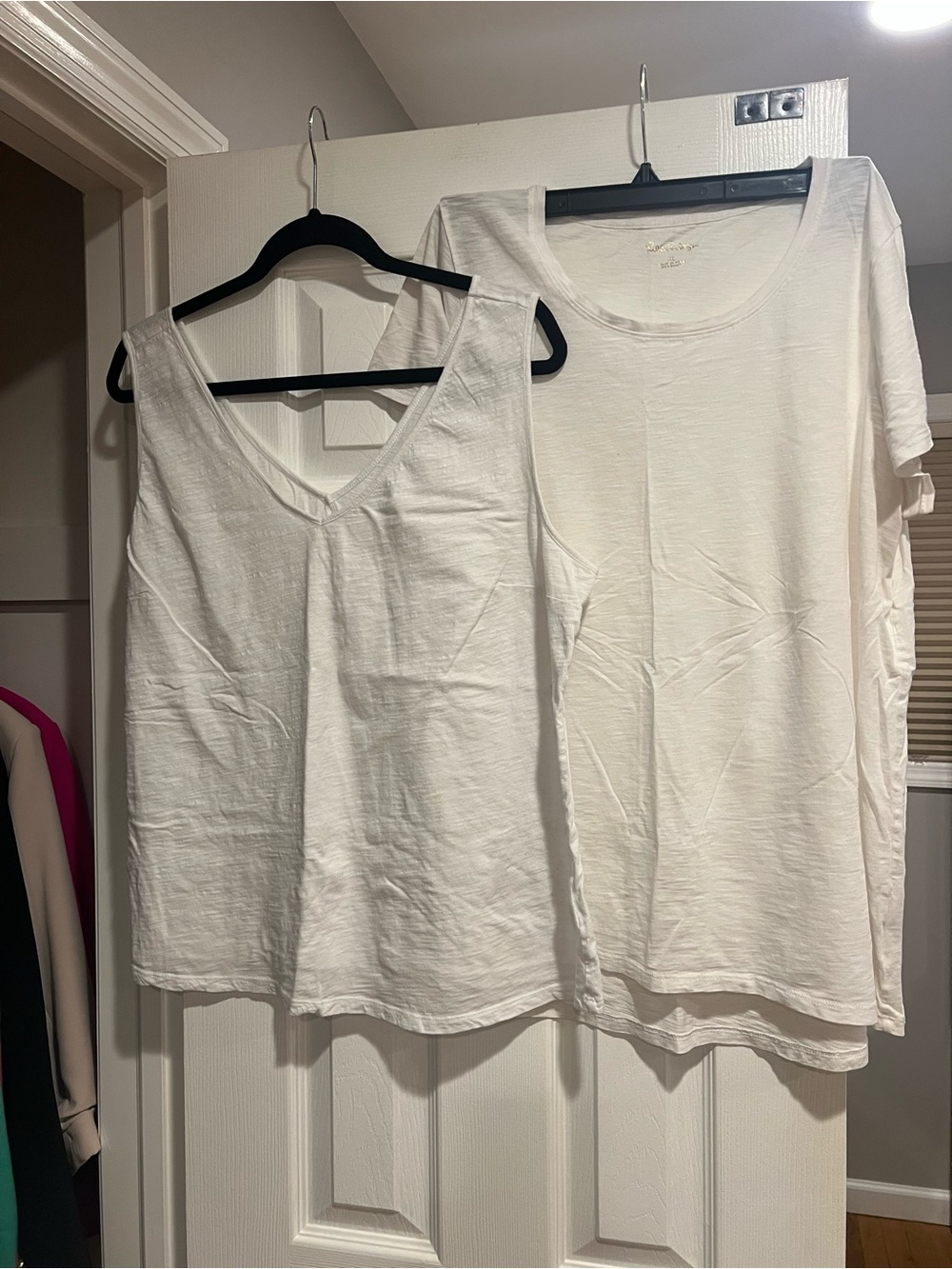 Lilly Pulitzer White V-Neck Tank (set)